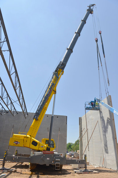 Manitowoc: Grove’s new heavy-duty jib equips GRT9165 rough-terrain crane for precast work 